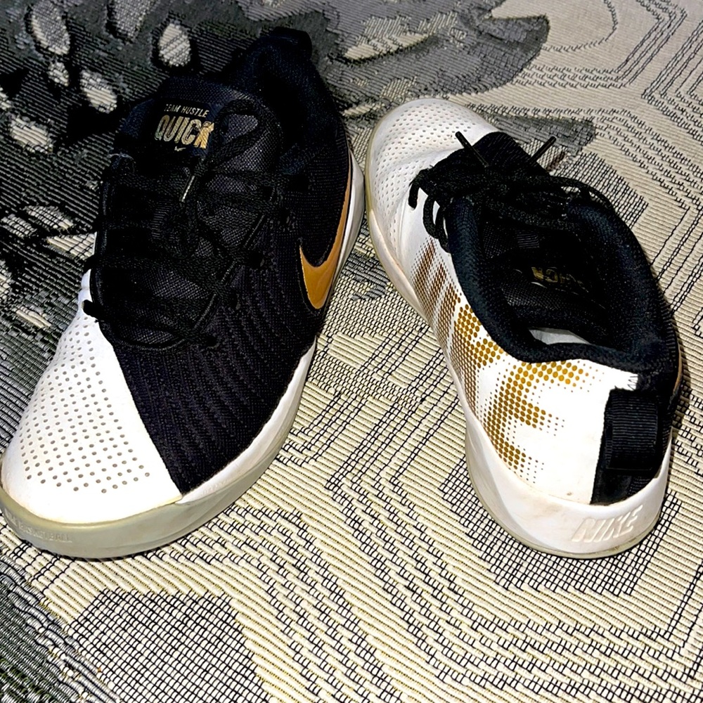Nikes size boys 7